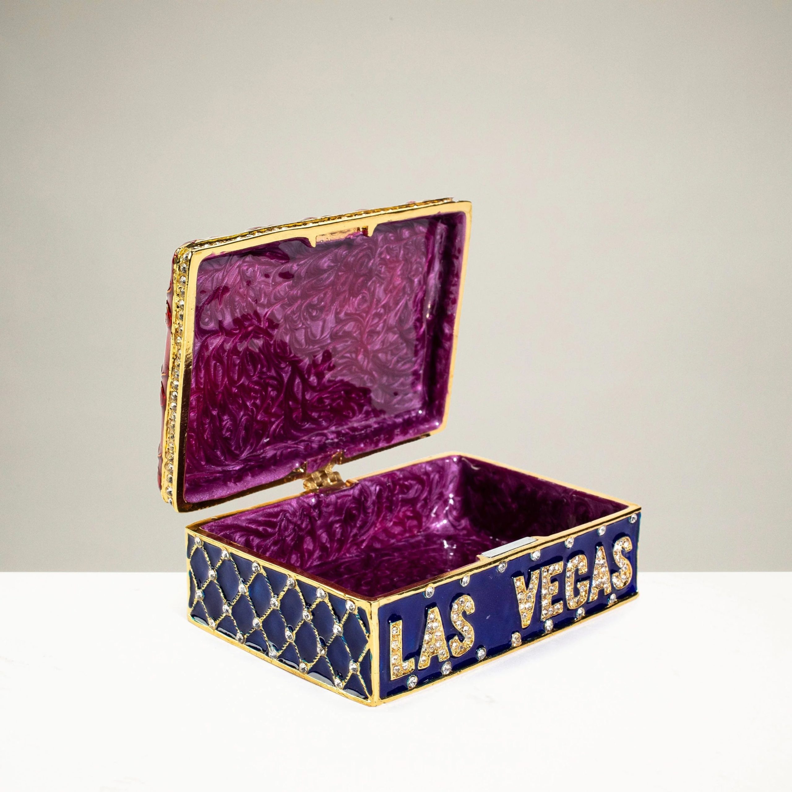 imgi_44_kalifano-vanity-figurine-playing-card-figurine-keepsake-box-made-with-crystals-sva-108-39250731532482-scaled